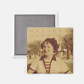 外に座っている女性 マグネット (正面/裏面)