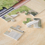 外のラックにWWIIの小さな腕 ジグソーパズル (側面)