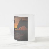 外の方が何かある フロストグラスマグカップ (正面左)