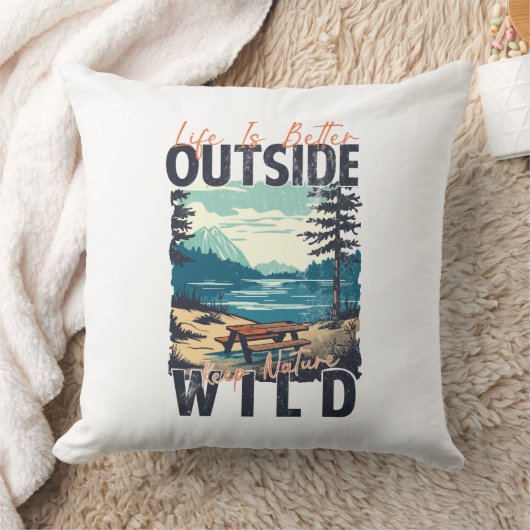 外の生活がより良い – 自然冒険 クッション (ブランケット)