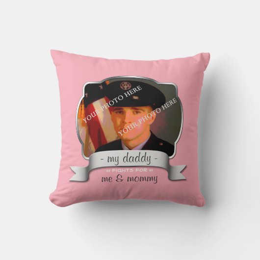 外国人兵士の娘のために – Pink Pillow クッション (正面)