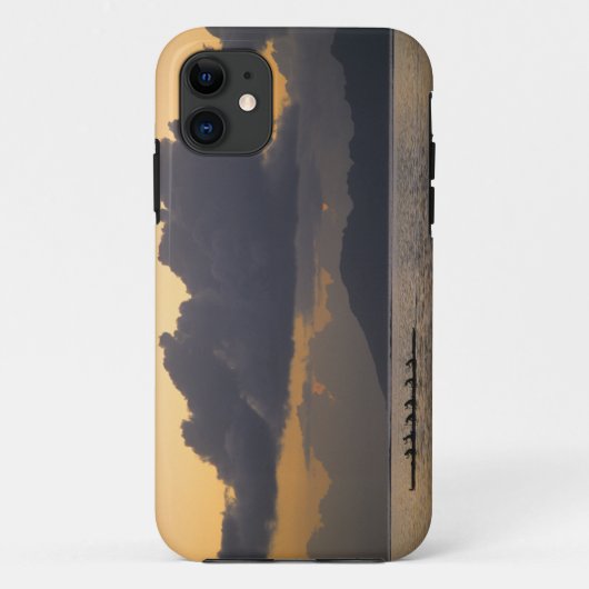 外洋に向かって練習するアウトトリガーカヌーチーム Case-Mate iPhoneケース (裏面)