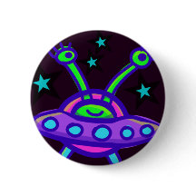 外空間飛んでいるピンのソーサーエイリアン