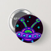 外空間飛んでいるピンのソーサーエイリアン 缶バッジ (正面&裏面)
