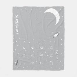 外部空間のグレーと白のマイルストーンベビー フリースブランケット