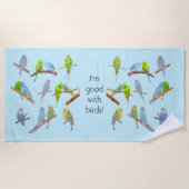 多くのカラフルインコ – おもしろい小鳥 ビーチタオル (正面)