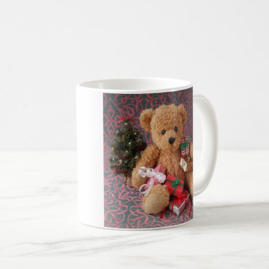 多くのクリスマスのギフトを持つテディー・ベア コーヒーマグカップ (正面右)