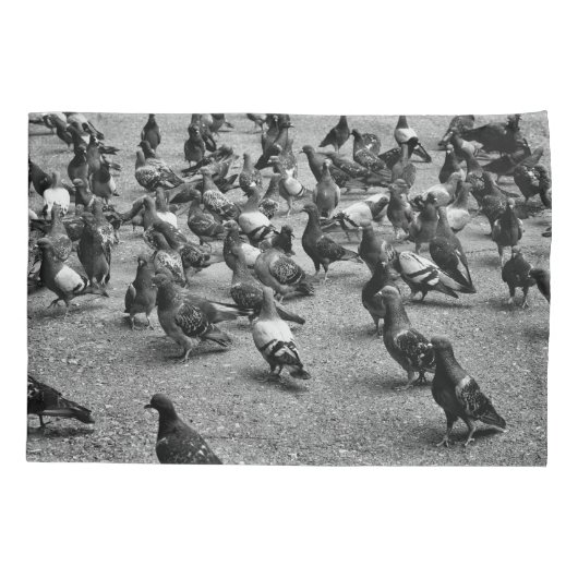 多くのハトの白黒の写真 枕カバー (裏面)