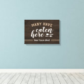 多くの人が食べここで台所の看板を亡くした人はほとんどいない キャンバスプリント (インサイチュ (ウッドフロア))