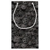 多くの古い錆ついた金属のギアか機械部品 スモールペーパーバッグ (裏面)