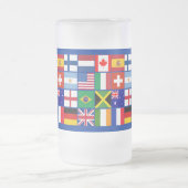 多くの国家のTシャツの16旗、マグ、多く フロストグラスビールジョッキ (中央)
