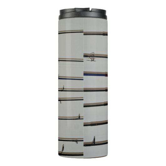 多くの男性が魚釣りロズグレー行く タンブラー (裏面)