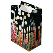 多くの誕生日キャンドルをケーキ ミディアムペーパーバッグ (正面アングル)