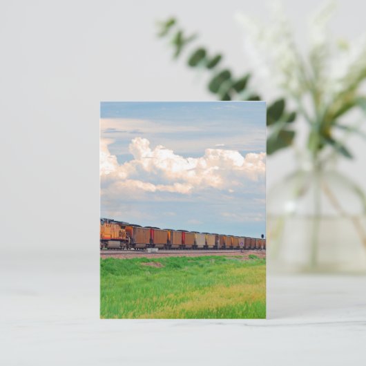 多くの車で列車を運転する ポストカード (スタンド正面)