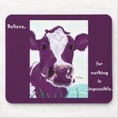 多分飛行を熟視している紫色牛かなり マウスパッド (正面)