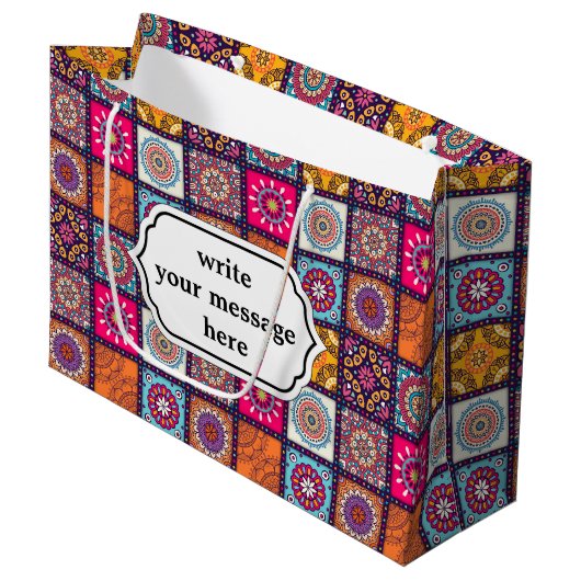 多彩で幾何学的な花の曼荼羅はパターンをタイルを張りました ラージペーパーバッグ (正面アングル)