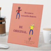 多彩なダンサー Salmon 台座サイン (インサイチュ)