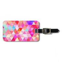 多彩なピンクの水彩画の三角形パターン