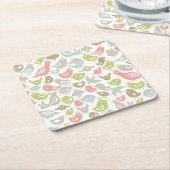 多彩な鳥のオーナメントが付いている背景 スクエアペーパーコースター (アングル)