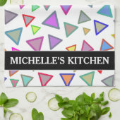 多彩の三角形パターン + 名前をカスタムする キッチンタオル (折り畳み)