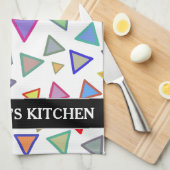 多彩の三角形パターン + 名前をカスタムする キッチンタオル (四つ折り)