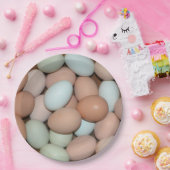 多彩の鶏は紙皿に卵を投げつけます ペーパープレート (パーティー)