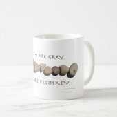 "多数は灰色少数ですPetoskey"の陶磁器のマグです コーヒーマグカップ (正面右)