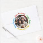 多言語パーソナライズされたMerry Christmas写真 ラウンドシール<br><div class="desc">このラウンドクリスマスステッカーはパーソナライズされた、青、銀、および金ゴールドのダブルフレームでハイライトされた円形のデザイン内の写真を特徴とすグラデーションる。タイポグラフィのカスタマイズが可能な4つのフィールドが含まれ、現在国際的は4つの言語で「Merry Christmas!」が表示されていフランスのます。英語、イタリアン、スペインのおよび赤、青鮮やか、緑、および金ゴールドの色。クリスマス、休日、誕生日、特別な機会に最適な、これらの汎用性の高い写真シールは、あなたのイベントに合わせて自分の写真とカスタマイズ文字を追加することができます。© Wafa Y. Dahdal – 全著作権所有。</div>