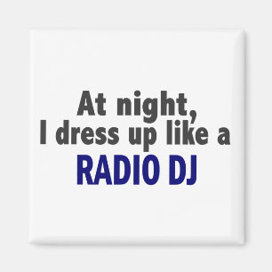 夜で私はラジオDJのように服を着ます マグネット