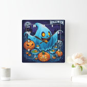 夜によくはしゃぐかぼちゃを持つハロウィーン幽霊 スクエア壁時計 (ホーム)