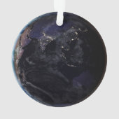 夜にアジアの都市の光を示す完全な地球。 オーナメント (裏面)