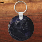 夜にアジアの都市の光を示す完全な地球。 キーホルダー (正面)