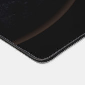 夜にアジアの都市の光を示す完全な地球。 デスクマット (コーナー)