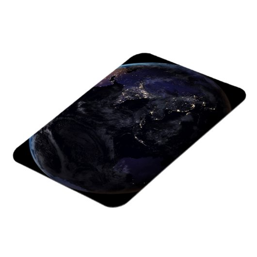 夜にアジアの都市の光を示す完全な地球。 マグネット (左側)