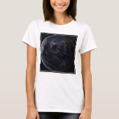 夜にアジアの都市の光を示す完全な地球。 Tシャツ (正面)