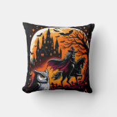 夜にハロウィーンの馬と神秘的な乗り物 クッション (正面)