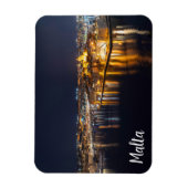 夜にライトアップされるマルタの港 マグネット (縦)