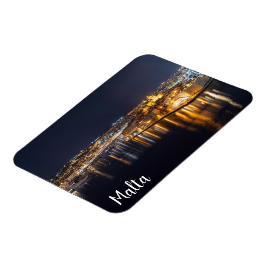 夜にライトアップされるマルタの港 マグネット (左側)