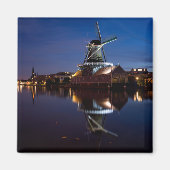 夜に反射するライデシェンダム風車 マグネット (正面)