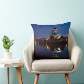 夜に反射するレイジェンダム風車 クッション (椅子)