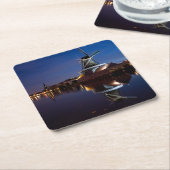 夜に反射するレイジェンダム風車 スクエアペーパーコースター (アングル)
