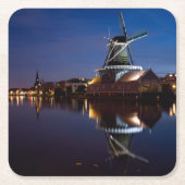 夜に反射するレイジェンダム風車 スクエアペーパーコースター (正面)