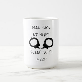 夜に安全な警察ユーモア コーヒーマグカップ