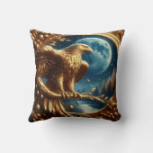 夜に月明かりの湖に止まるゴールデンイーグル クッション (裏面)