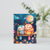 夜に森の中を散歩するフクロウのイラストレーション ポストカード (スタンド正面)