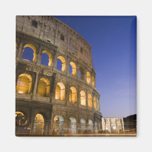 夜に照らされるColosseumのampitheatre マグネット