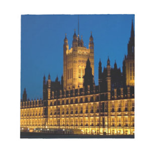 夜のイギリスの首都の議会の建物 ノートパッド