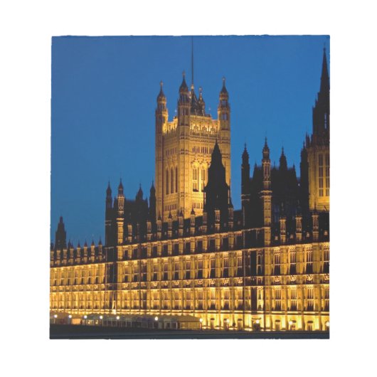 夜のイギリスの首都の議会の建物 ノートパッド (正面)