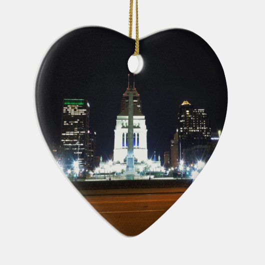 夜のインディアナポリスのスカイライン セラミックオーナメント (右)