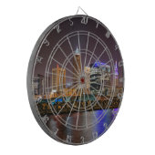 夜のクリーブランドのスカイライン ダーツボード (正面左)